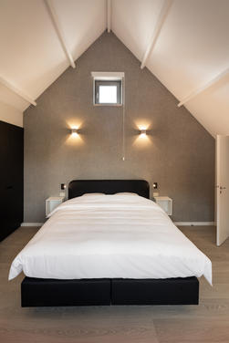 Pomysł na przytulny apartament w Belgii: światło pośrednie.