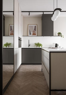 Pomysł na aranżację niewielkiego mieszkania – uniwersalny kontrast w projekcie Gołaska Studio