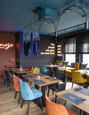 Expression of colors and individual design of luminaires: Mojo Lounge restaurant