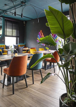 Ekspresja kolorów i indywidualny projekt opraw: restauracja Mojo Lounge