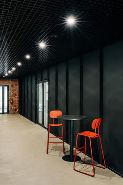 A minimalistic interior as an industrial style alternative