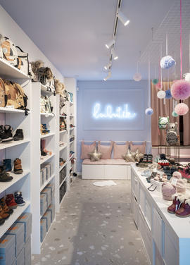 An idea for shop lighting: a colourful space created with the youngest in mind
